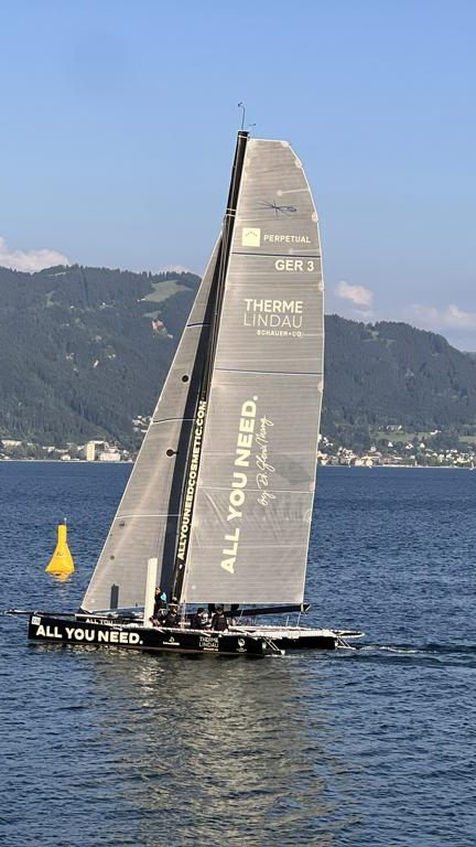 Die "All you need" bei der Zieldurchfahrt