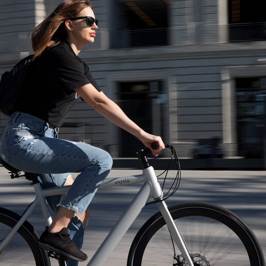 Geförderte Jobräder treiben den Verkauf von E-Fahrrädern an.