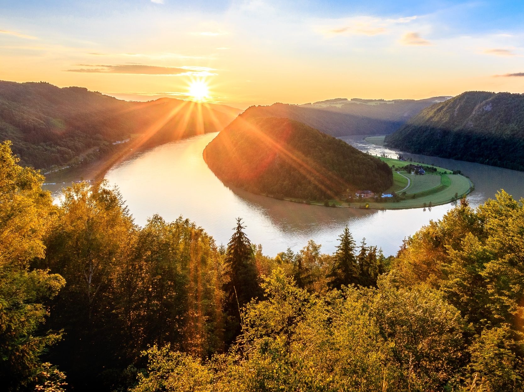 Sommer an der Donau: Kurzurlaub im Hotel Donauschlinge gewinnen. Sommer an der Donau: Kurzurlaub im Hotel Donauschlinge gewinnen.