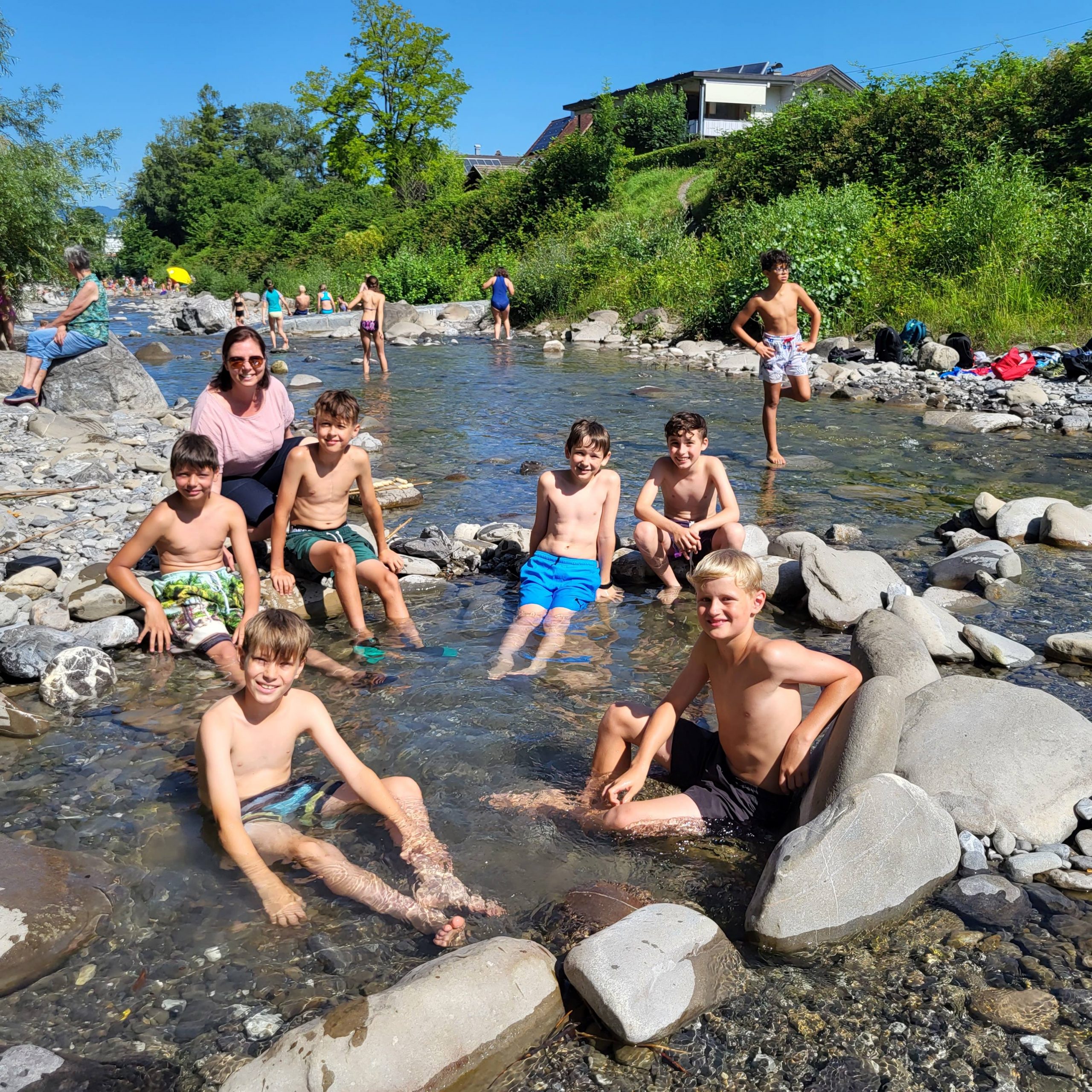 Bgm- Katharina Wöß-Krall mit Schülern der Volksschule Markt. Bgm- Katharina Wöß-Krall mit Schülern der Volksschule Markt.