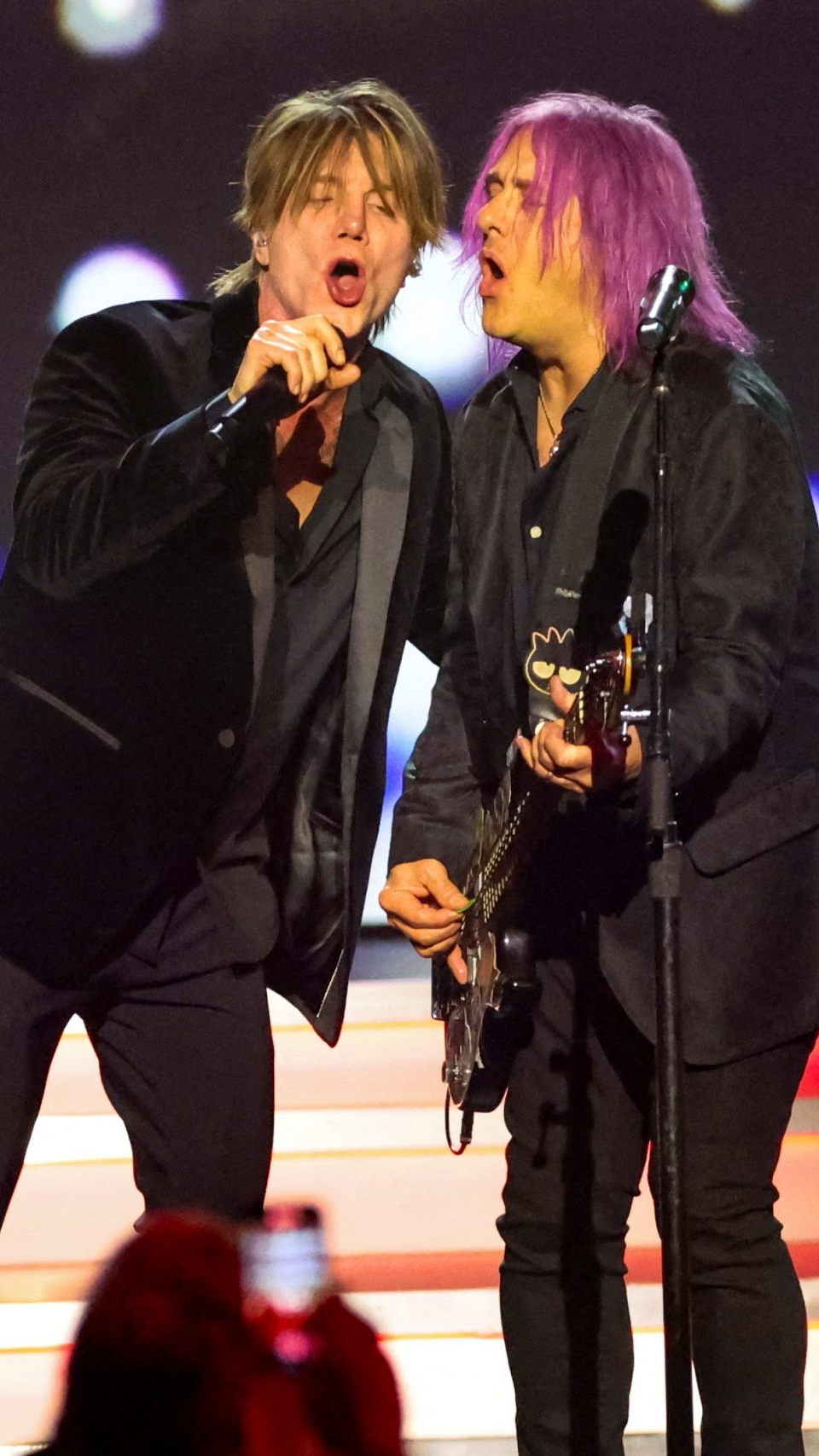 John Rzeznik und Robby Takac von den Goo Goo Dolls live auf der Bühne.