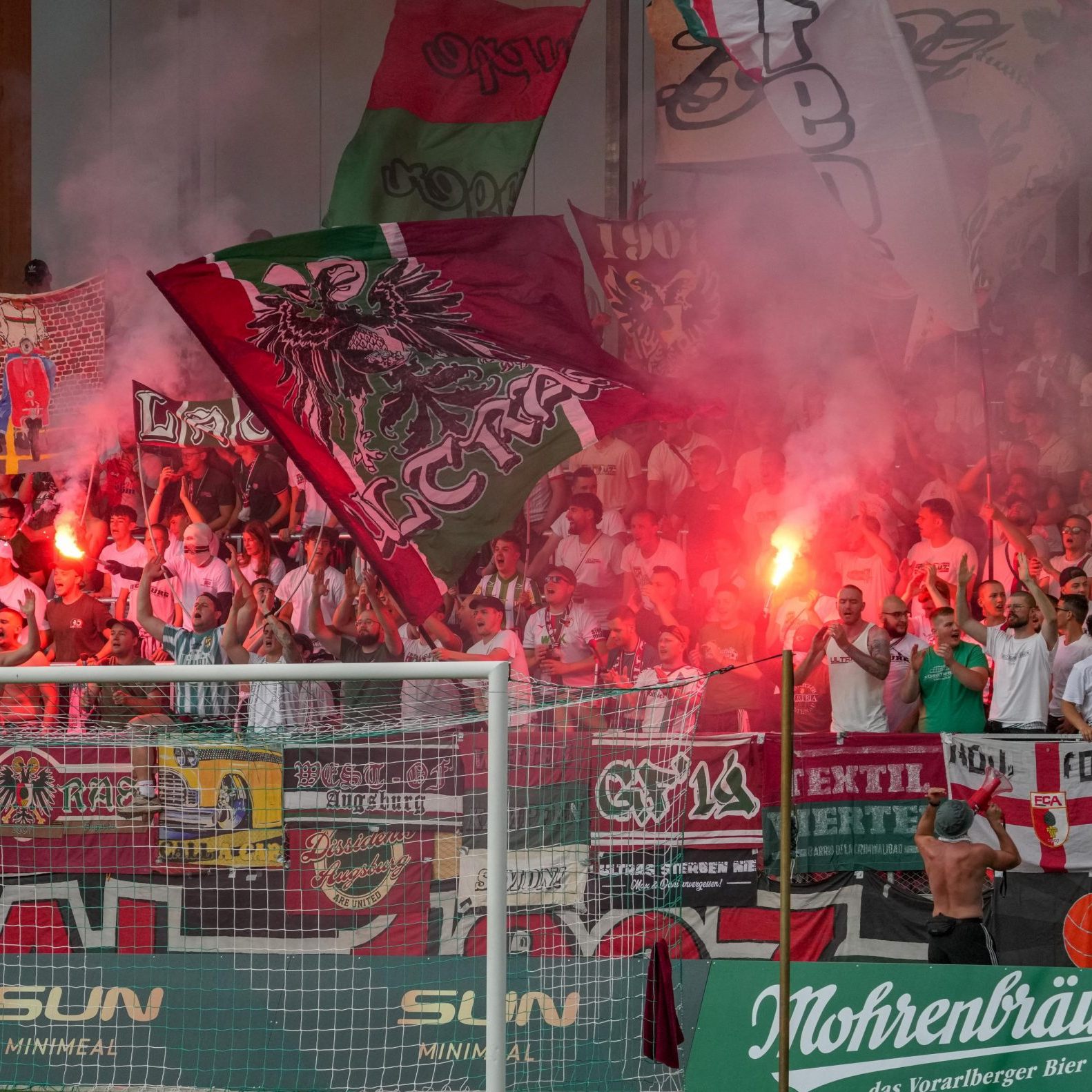 Polizei bittet um Hinweise nach Ausschreitungen im Zuge der Stadioneröffnung