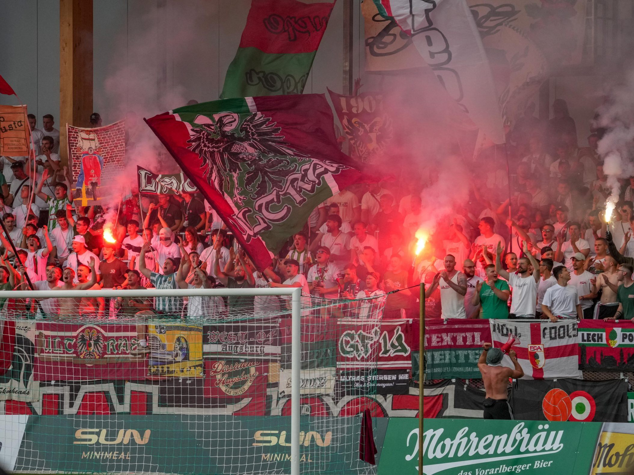 Polizei bittet um Hinweise nach Ausschreitungen im Zuge der Stadioneröffnung