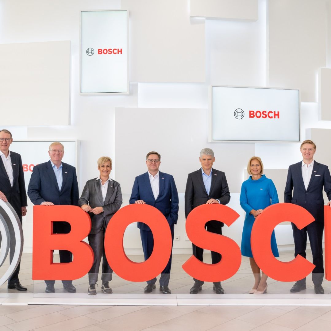Bosch kündigt Umbau des Werks Reutlingen an: Bis 2029 sollen 1100 Jobs wegfallen – Halbleiterproduktion soll ausgebaut werden.