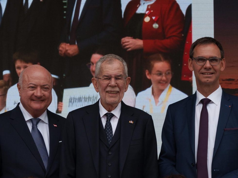 Bundespräsident Alexander Van der Bellen, Landeshauptmann Markus Wallner und Bundeskanzler Christian Stocker bei der Eröffnung der Bregenzer Festspiele.