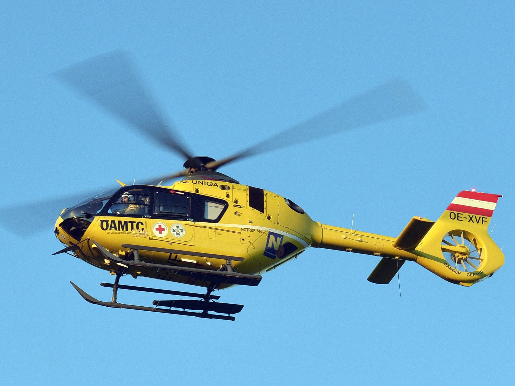 Die Schwerverletzte wurde mit dem Notarzthubschrauber ins Spital geflogen. Die Schwerverletzte wurde mit dem Notarzthubschrauber ins Spital geflogen.