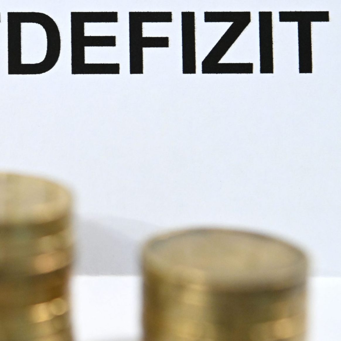 Das IHS erwartet, dass das Defizit bis 2029 auf 3,2% sinkt.