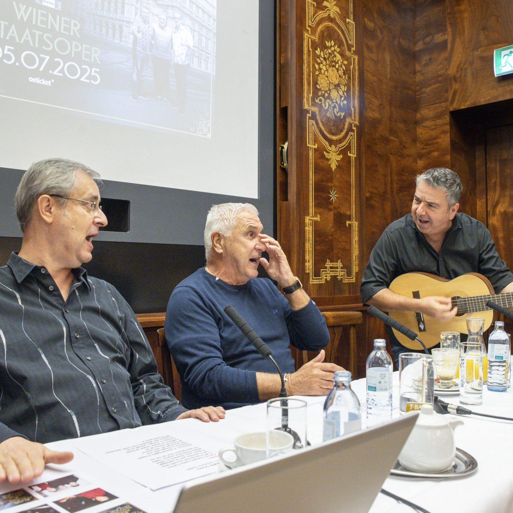 Nach dem Konzert in der Wiener Staatsoper stechen Monti Beton und Johann K. in See.