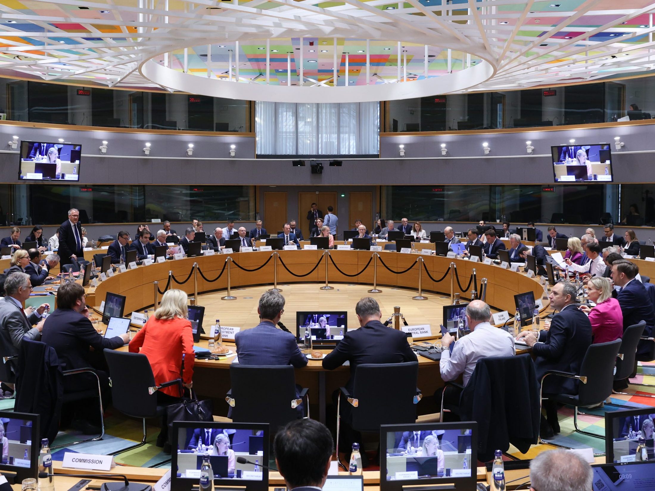 Offizieller Beschluss der Finanzminister gegen Mittag. Offizieller Beschluss der Finanzminister gegen Mittag.