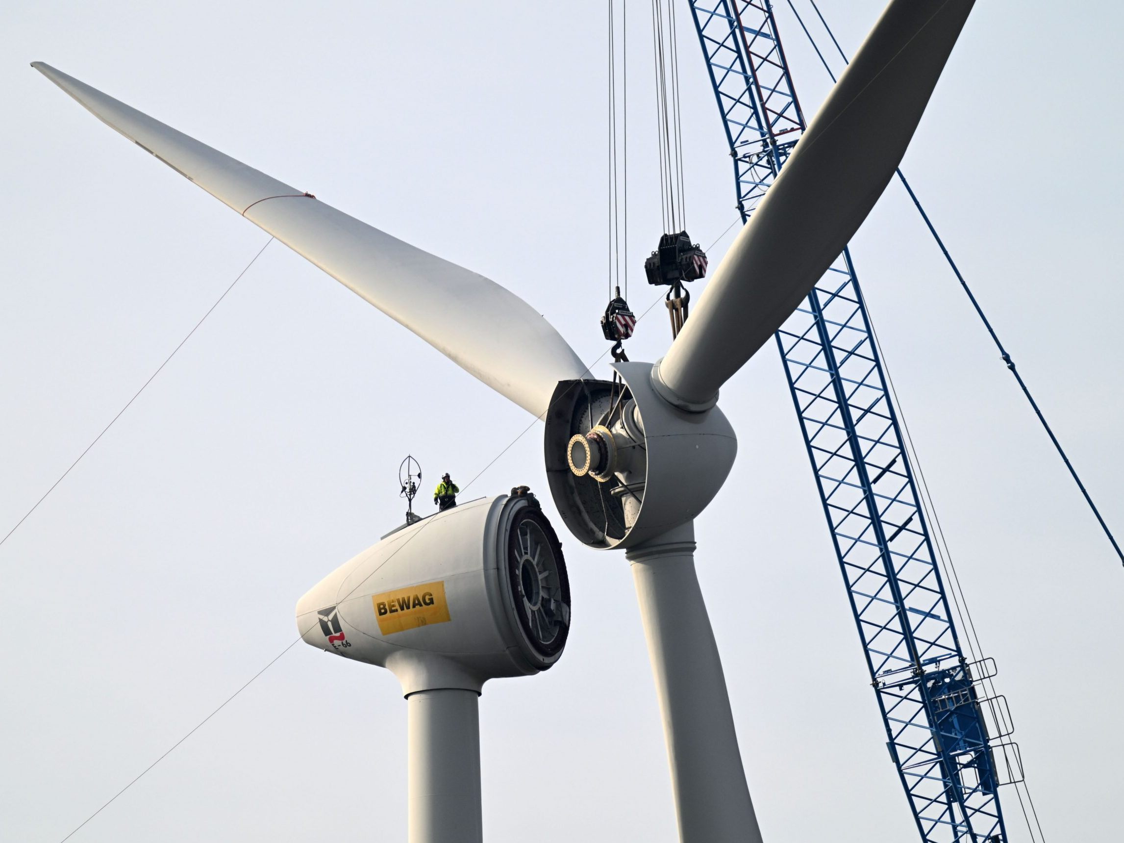 Die Windbranche kritisiert die Spitzenkappung im E-Wirtschaftsgesetz scharf. Die Windbranche kritisiert die Spitzenkappung im E-Wirtschaftsgesetz scharf.