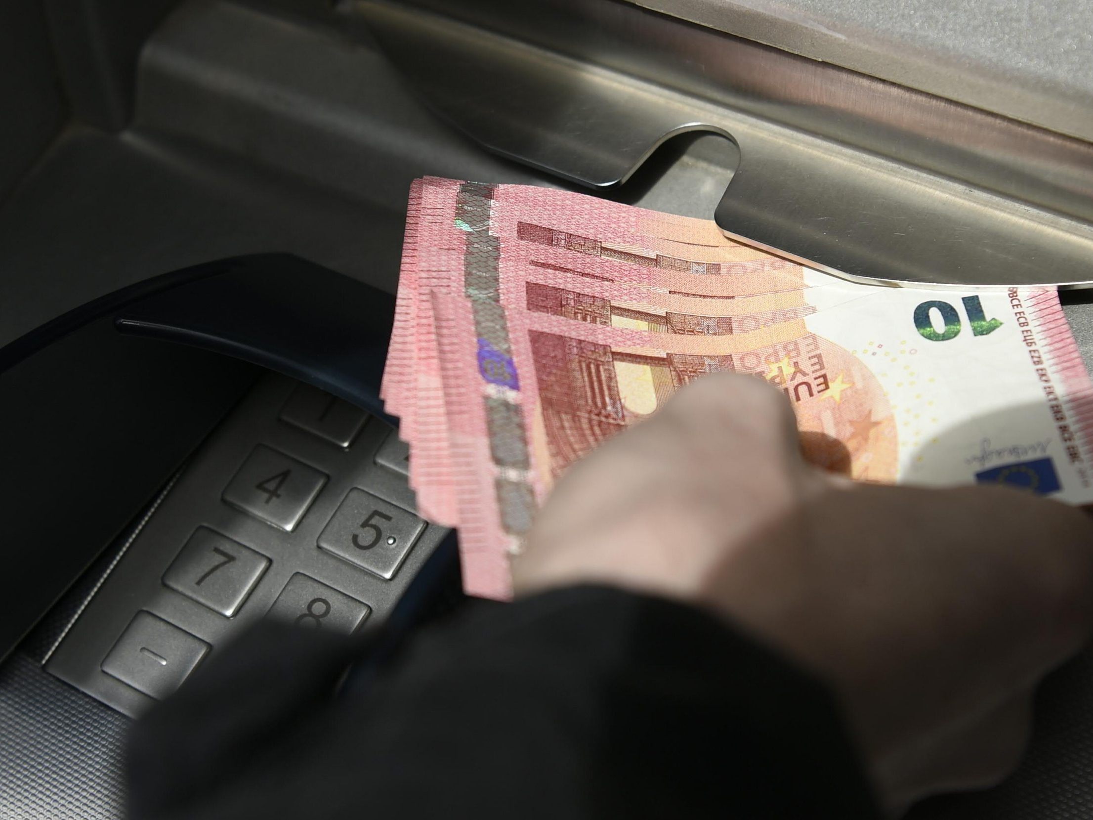 Zahl der Bankfilialen nahm ab. Zahl der Bankfilialen nahm ab.