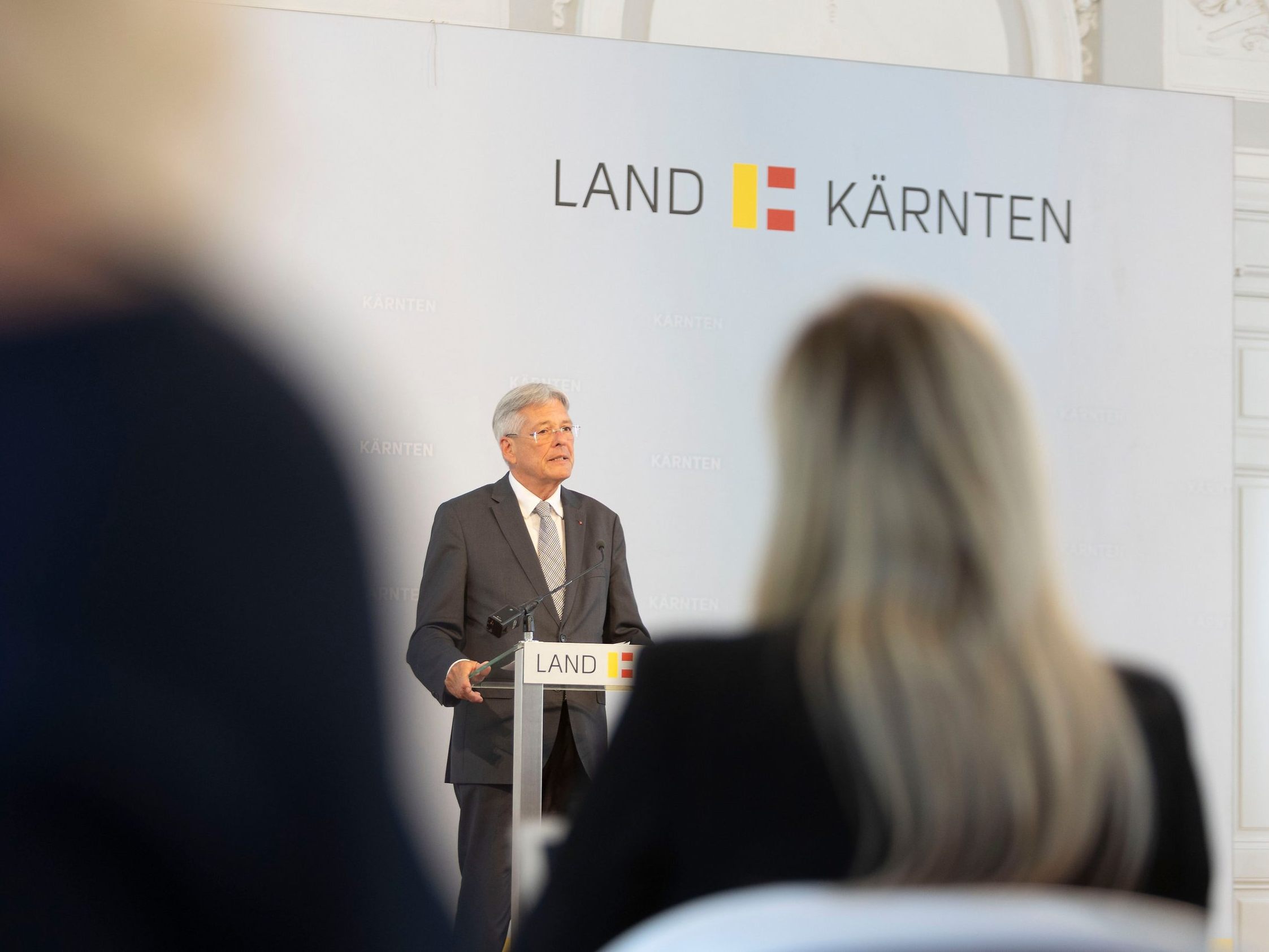 Der Kärntner Landeshauptmann Peter Kaiser nach einem Runden Tisch zum Peršmanhof-Einsatz. Der Kärntner Landeshauptmann Peter Kaiser nach einem Runden Tisch zum Peršmanhof-Einsatz.
