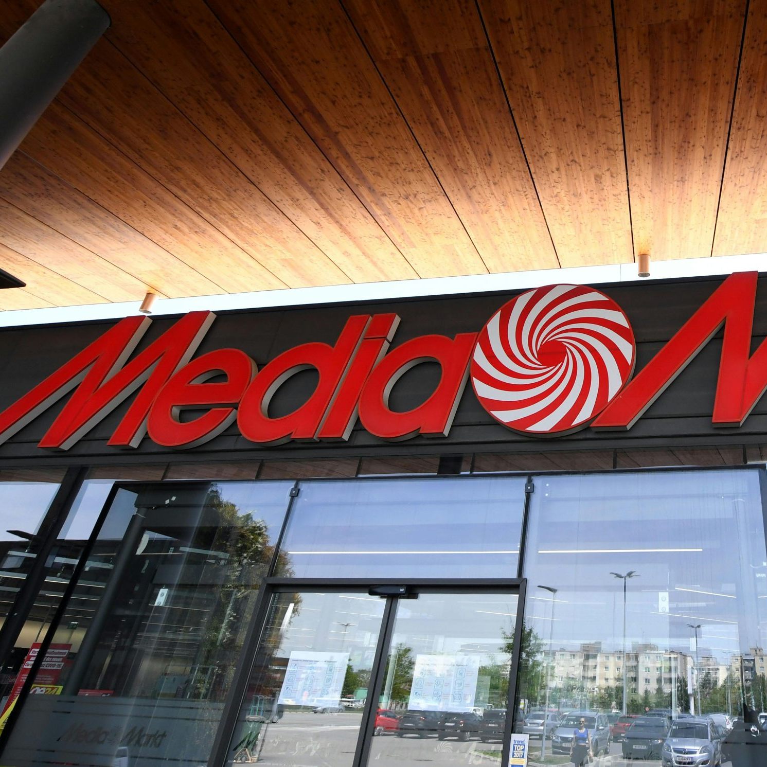 JD.com übernimmt MediaMarkt: Auswirkungen auf Elektronikhandel, Arbeitsplätze und Omnichannel-Strategien in Europa.