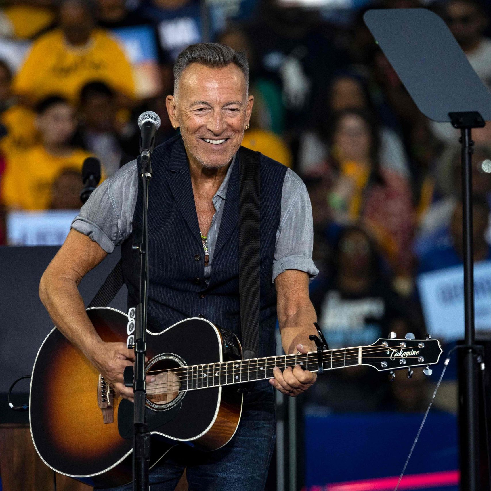 Metallteil stürzt bei Springsteen-Konzert in Gelsenkirchen herab. Ist das Iron Maiden Event in Gefahr? Sicherheitsmaßnahmen werden geprüft.