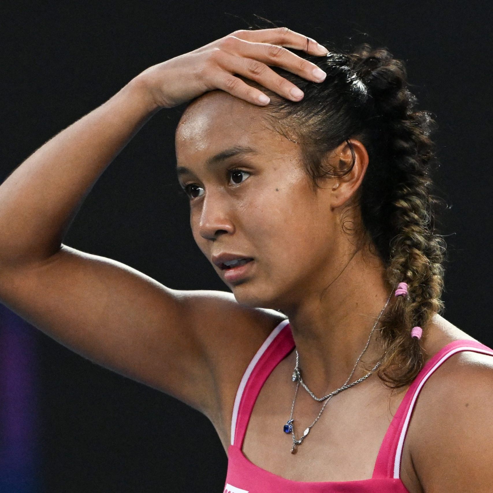 Tennisprofi Leylah Fernandez lädt öffentlich zu einem ersten Date ein – die Zustimmung ihres Vaters ist dabei Voraussetzung.