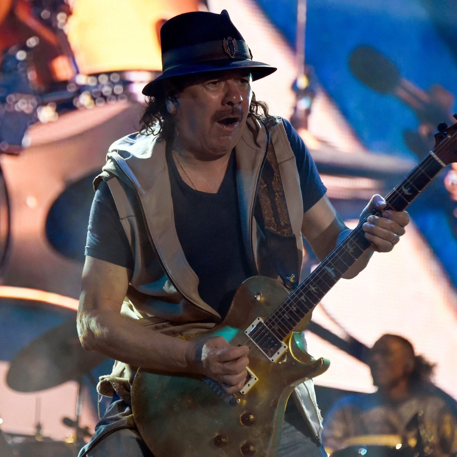 Atemlos durch die Nacht mit Santanas Latin-Hits.