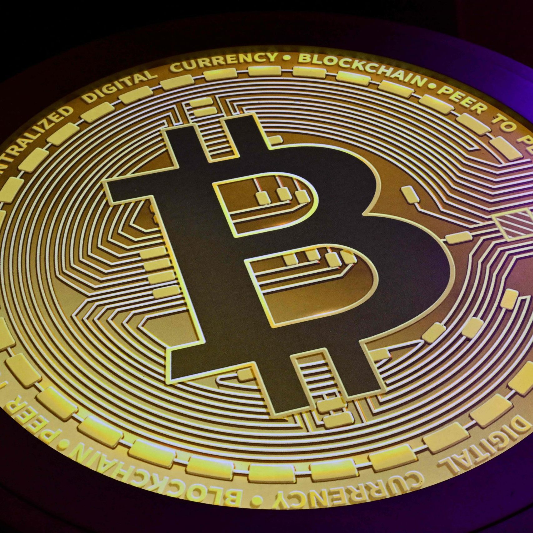 Bitcoin überschreitet 112.000 USD, erlebt Rekordhoch und Korrektur. Volatilität und Marktunsicherheit prägen den Bitcoin-Kurs.