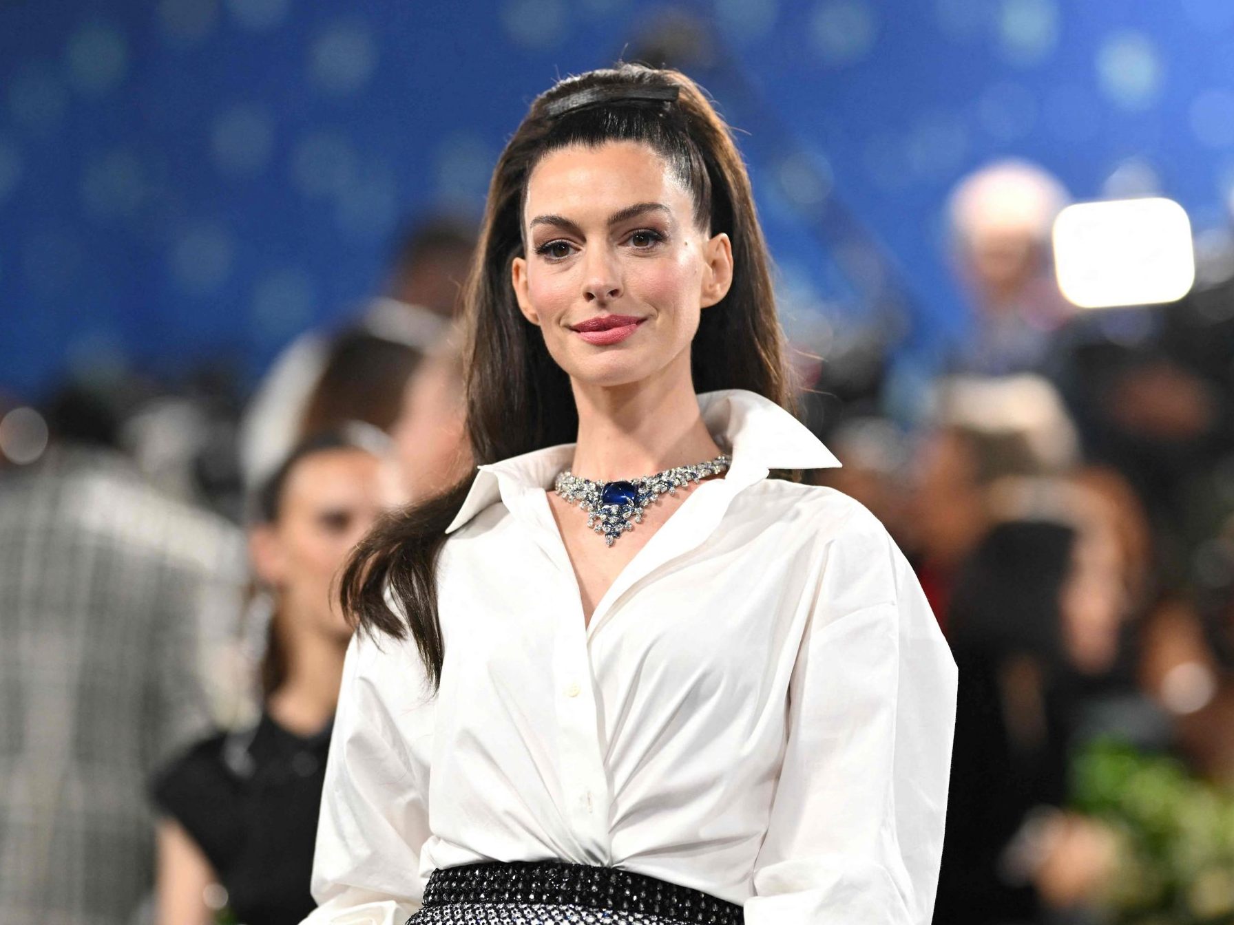 Anne Hathaway nach knapp 20 Jahre wieder in ihrer berühmten Rolle. Anne Hathaway nach knapp 20 Jahre wieder in ihrer berühmten Rolle.