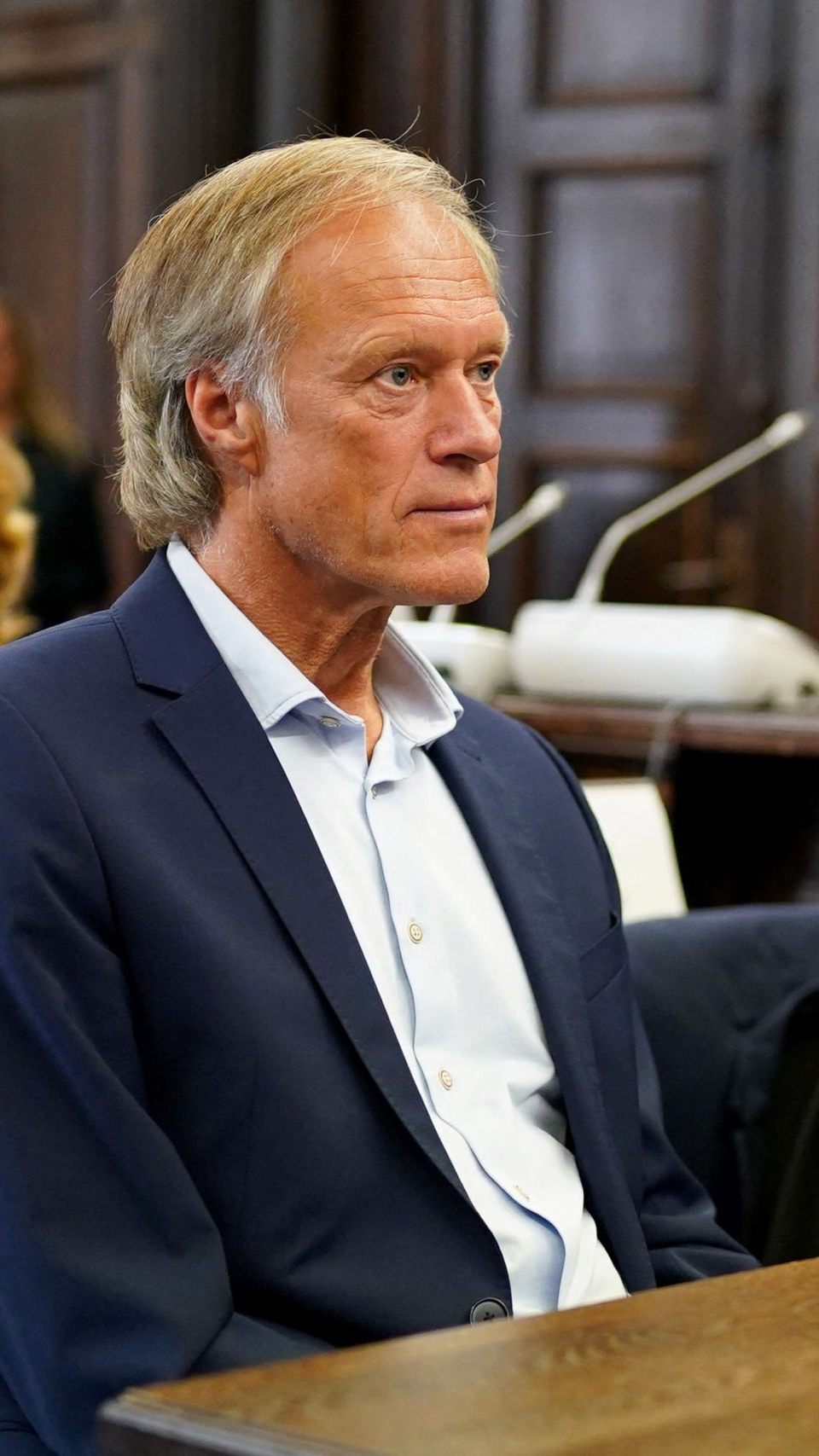 Gerhard Delling (l.) mit seinem Verteidiger vor Gericht.
