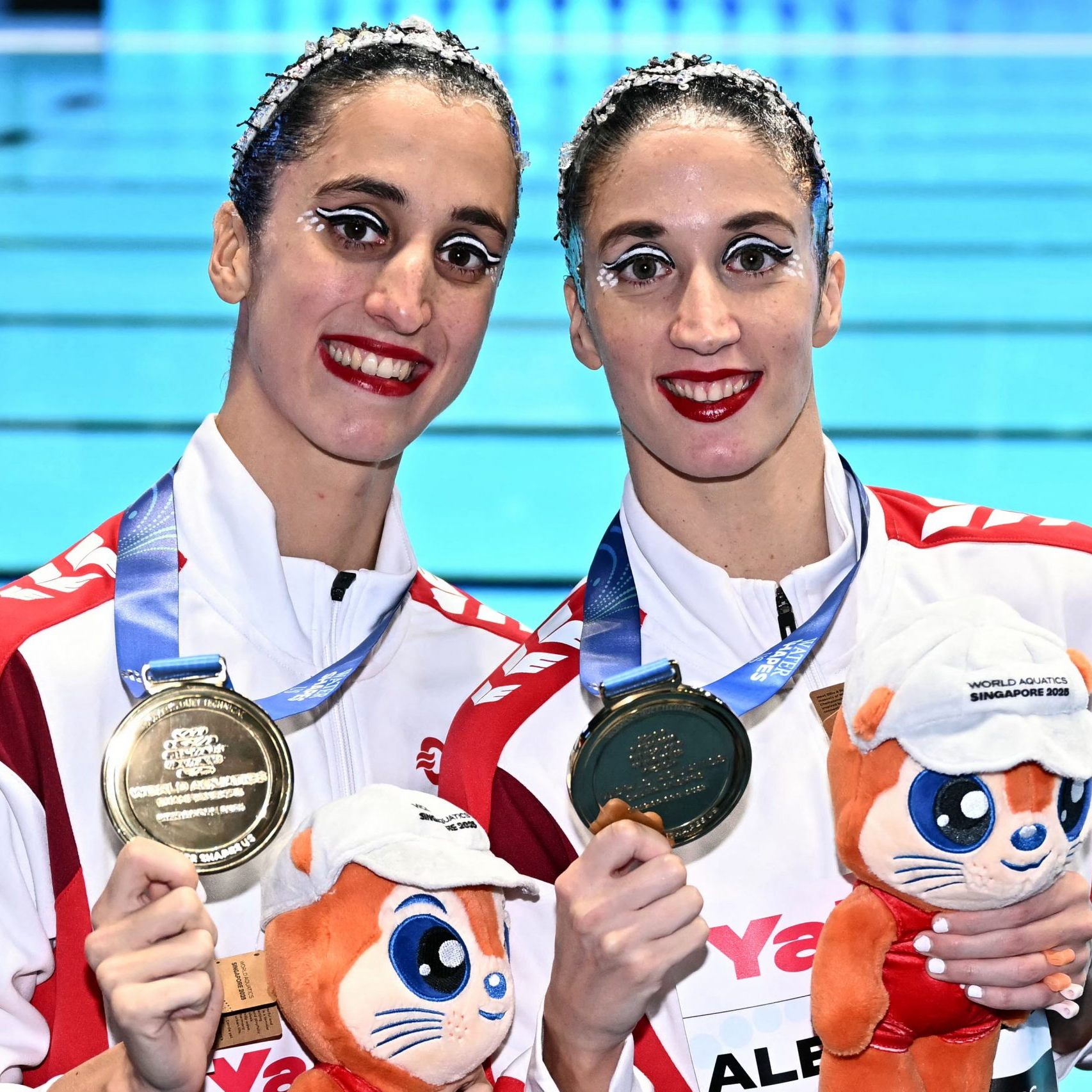 Anna-Maria und Eirini Alexandri jubeln in Singapur über WM-Gold im Technik-Duett.