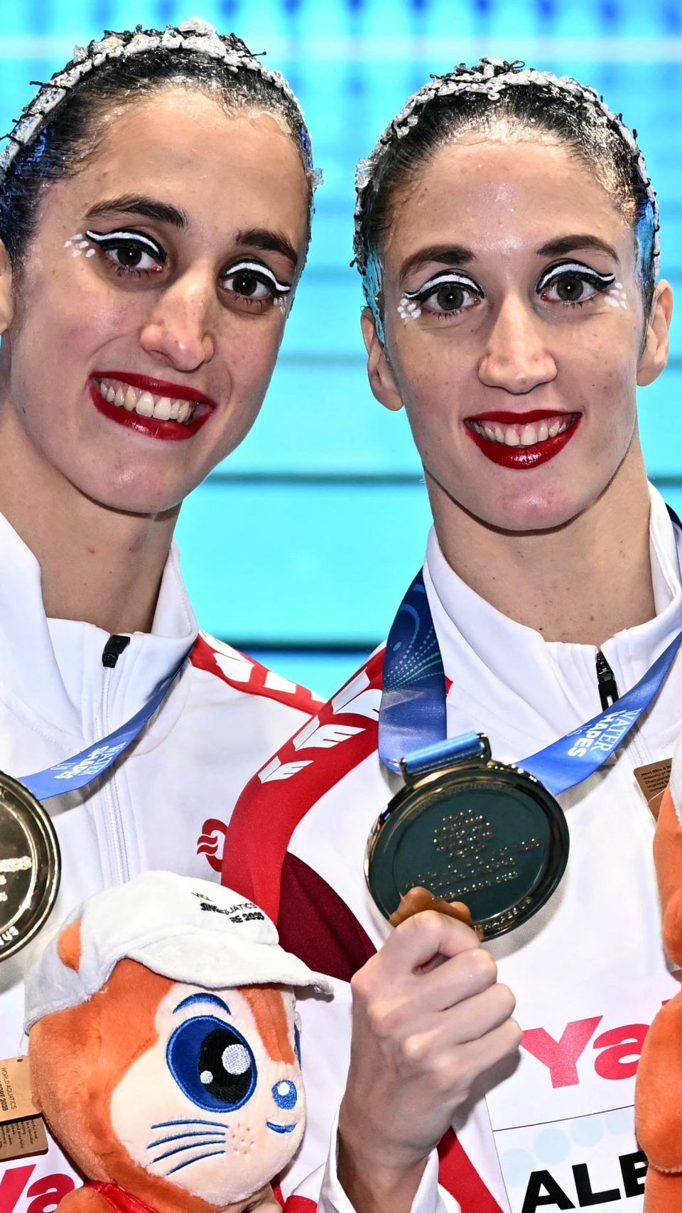 Anna-Maria und Eirini Alexandri jubeln in Singapur über WM-Gold im Technik-Duett.