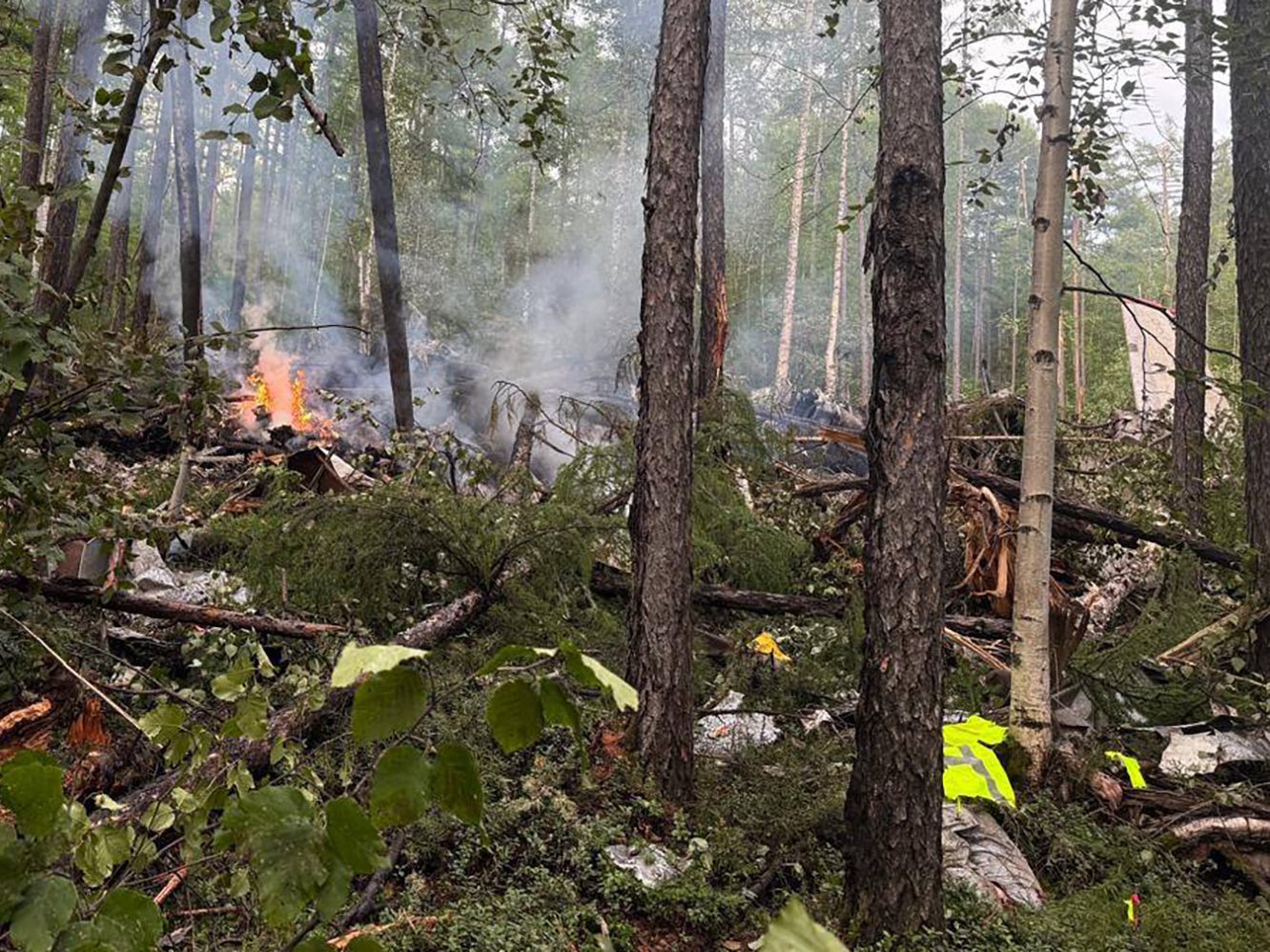 Einen Tag nach dem Tod von 48 Insassen bei einem Flugzeugabsturz im Fernen Osten Russlands sind die beiden Flugschreiber der Maschine geborgen worden.