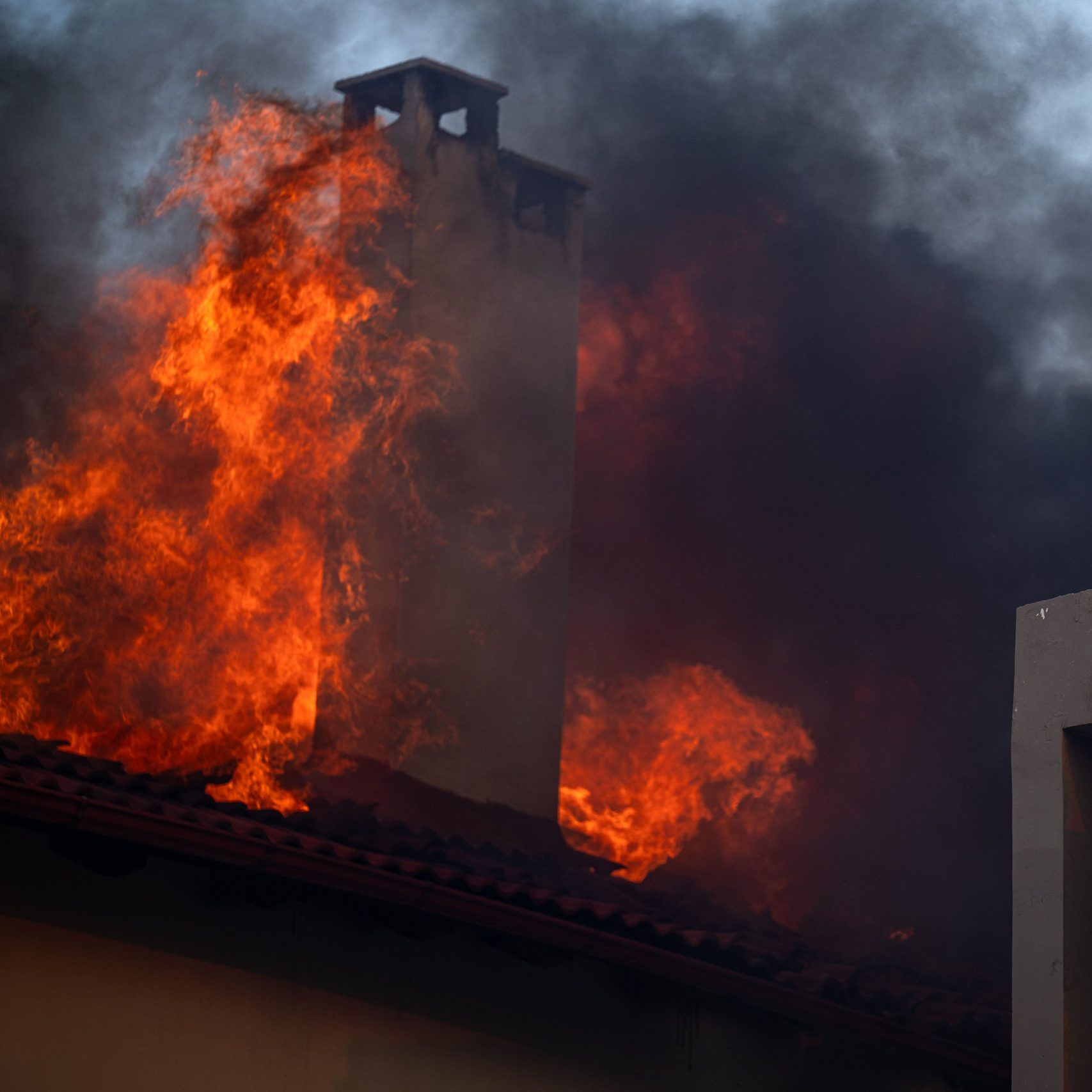 Europa erlebt extreme Hitze und Brände. Türkei, Griechenland und Zypern kämpfen mit Rekordtemperaturen und Waldbränden.