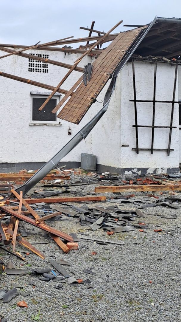 Regionale Windhose in Oberösterreich beschädigte mindestens 25 Häuser.
