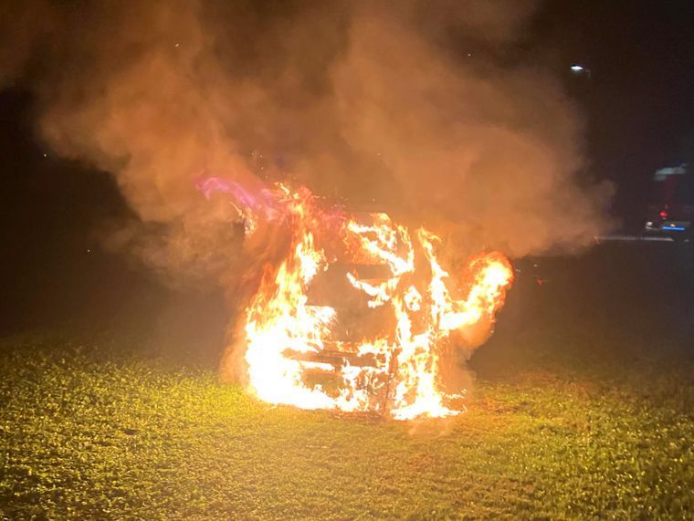 Zivilauto der Polizei in Brand gesteckt