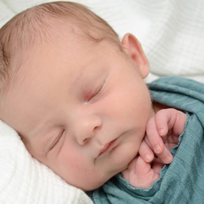 Die gesamte Redaktion von VOL.AT gratuliert herzlich zur Geburt von Alpay. Wir wünschen der Familie viele unvergessliche Momente voller Liebe und Freude mit ihrem kleinen Sommerwunder.