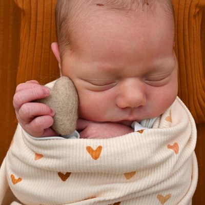 Die gesamte Redaktion von VOL.AT gratuliert herzlich zur Geburt von Ida. Wir wünschen der Familie viele unvergessliche Momente voller Liebe und Freude mit ihrem kleinen Sommerwunder.