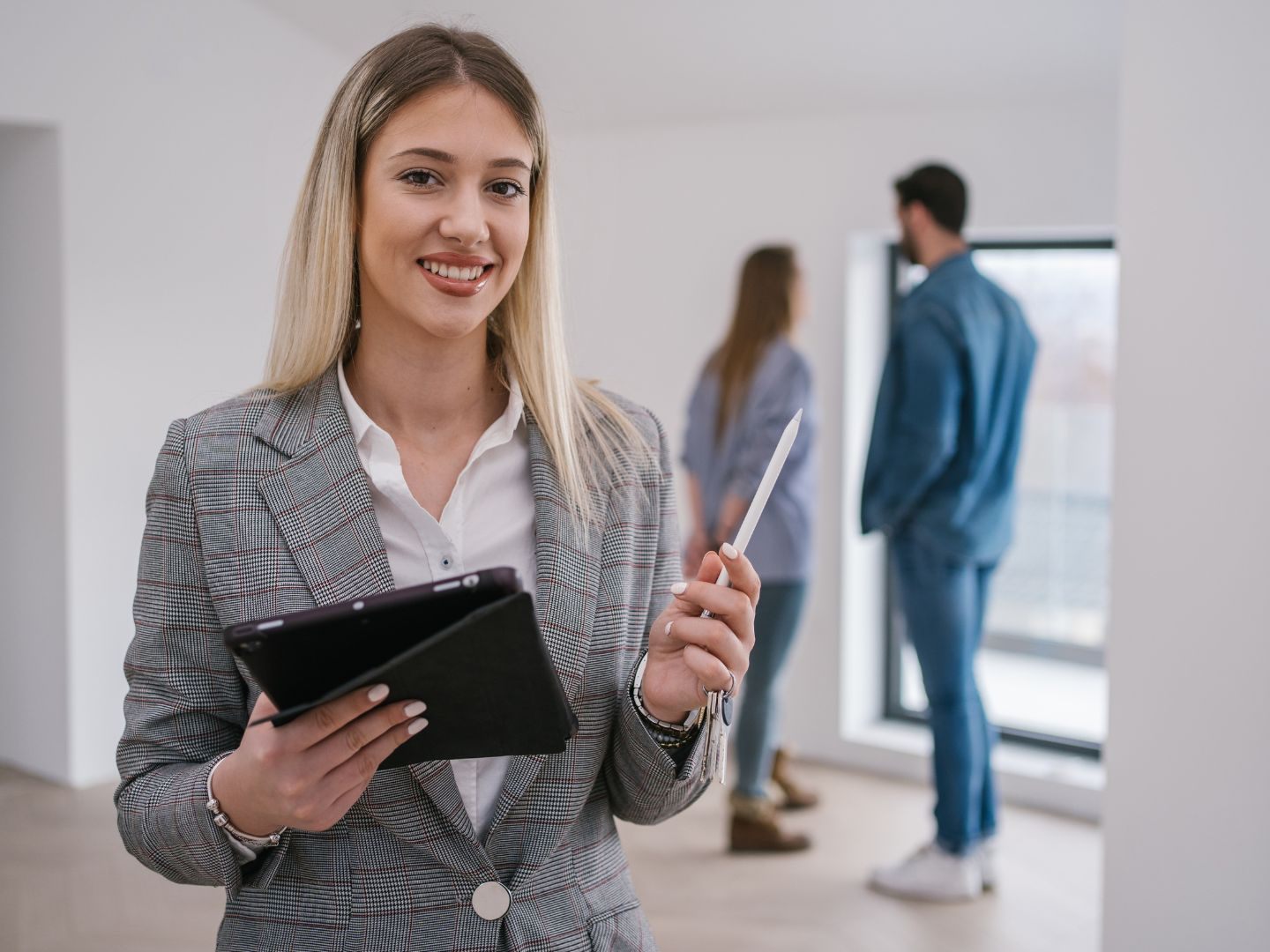 Makler-oder-privat-verkaufen-So-triffst-du-die-richtige-Entscheidung