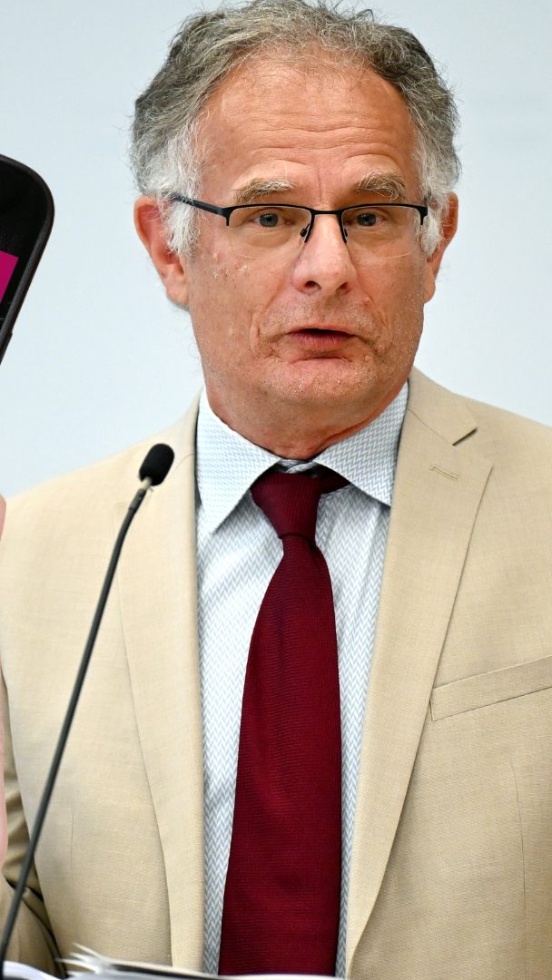 Finanzminister Markus Marterbauer informierte bei einer Pressekonferenz am Mittwoch über die neuen Sicherheitsvorgaben für FinanzOnline, die ab Oktober gelten.