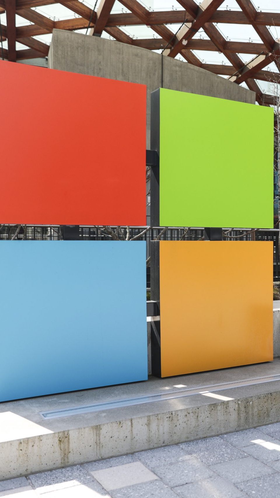 Microsoft erzielt 102 Mrd. Dollar Gewinn, angetrieben von KI und Cloud. Azure und Investitionen in KI-Infrastruktur als Wachstumstreiber.