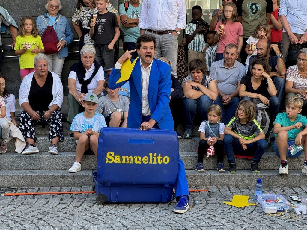 Ulični umetniki navdušili Feldkirch, mesto praznovalo kljub dežju