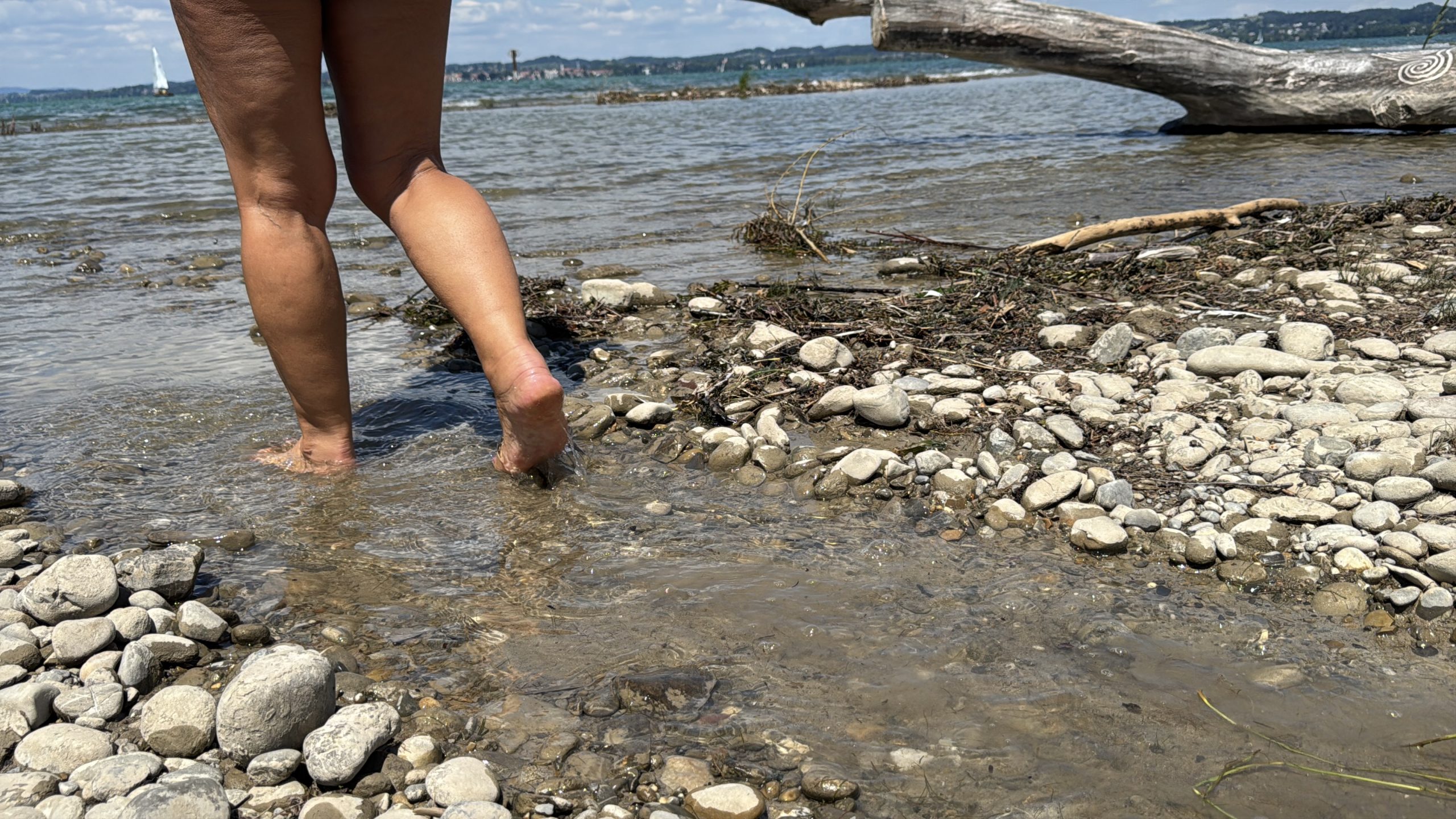 Vor allem die Verbindung mit der Natur gefällt den Badegästen, die gerne nackt schwimmen. Vor allem die Verbindung mit der Natur gefällt den Badegästen, die gerne nackt schwimmen.