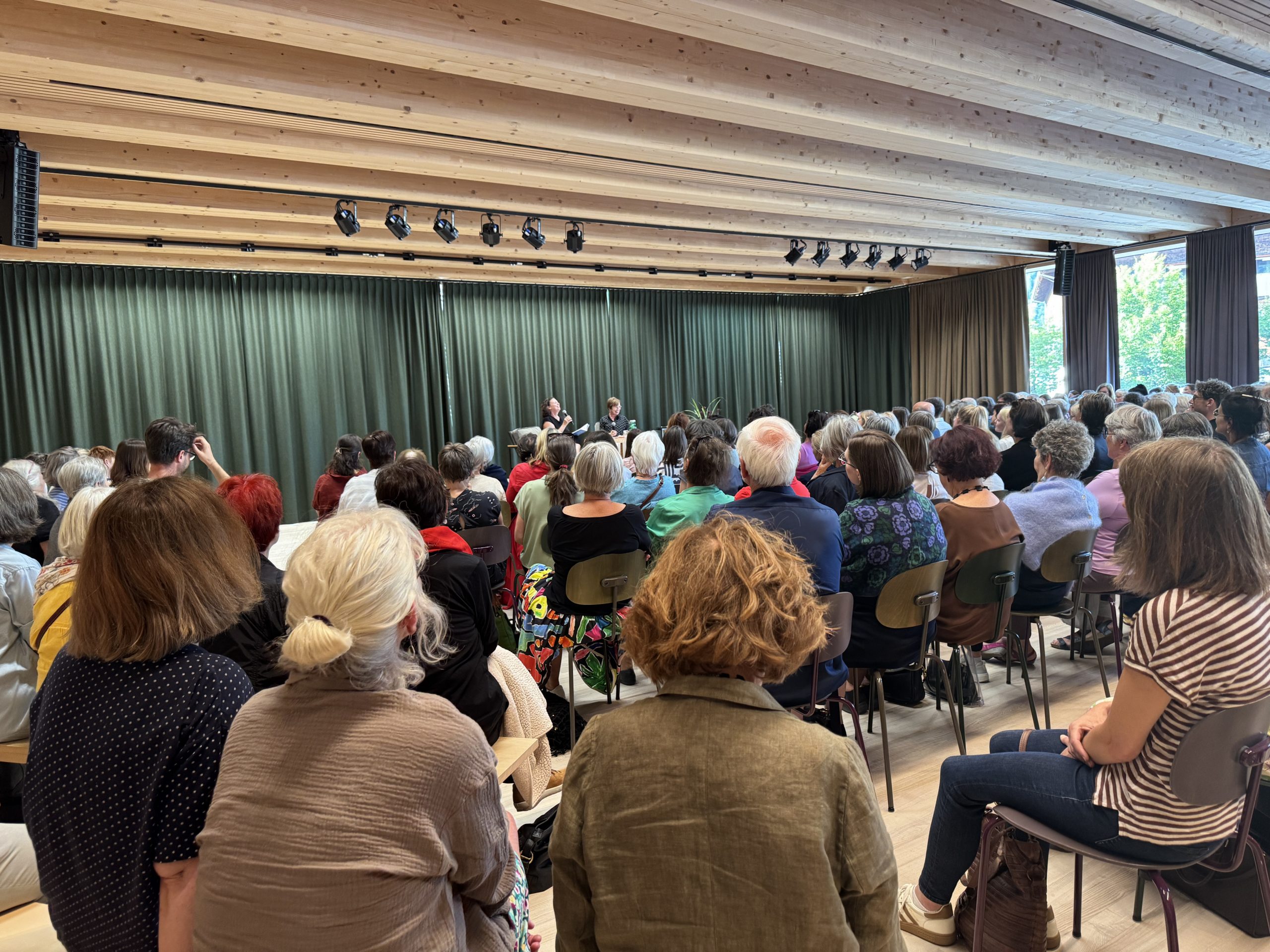 Gut besucht: Die Lesung in Hittisau. Gut besucht: Die Lesung in Hittisau.