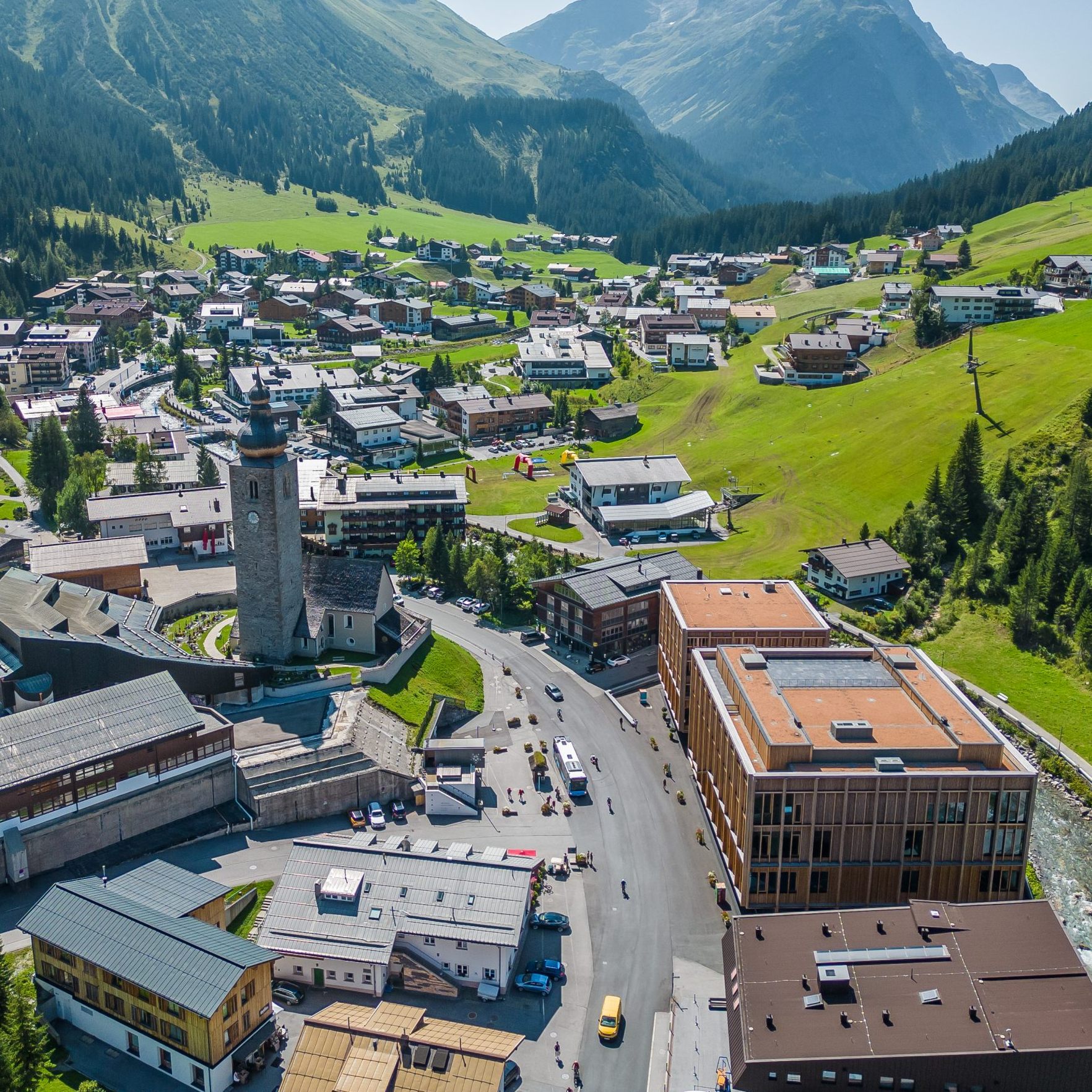 Ein Sitz der Vermögensverwaltungsgesellschaft ist in Lech.