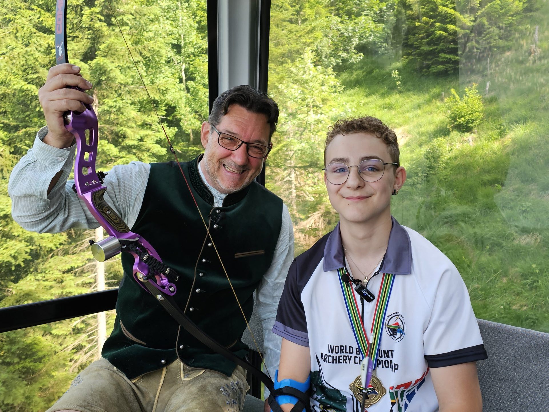 Der erst 14-jährige Nick Romeo Hechenberger erzählt "us dr Gondl" über seinen Weltmeisterschaftstitel im Bogenschießen, bei Andreas Seeburger in der Fernsehgondel.