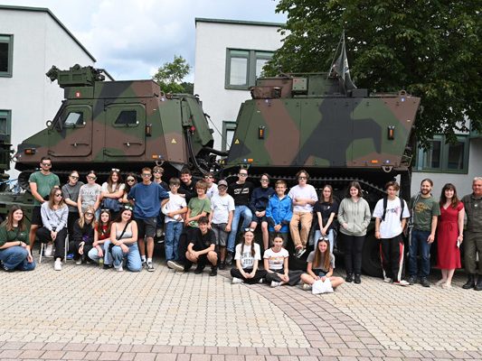 „Tag der Schulen“ beim Österreichischen Bundesheer in der Walgau Kaserne in Bludesch „Tag der Schulen“ beim Österreichischen Bundesheer in der Walgau Kaserne in Bludesch