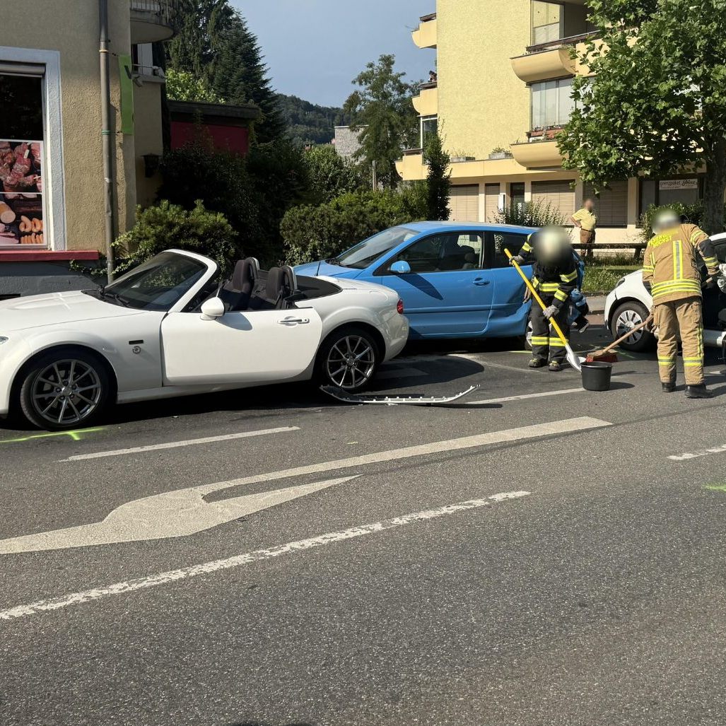 Bei dem Verkehrsunfall in Höchst waren vier Pkw beteiligt.