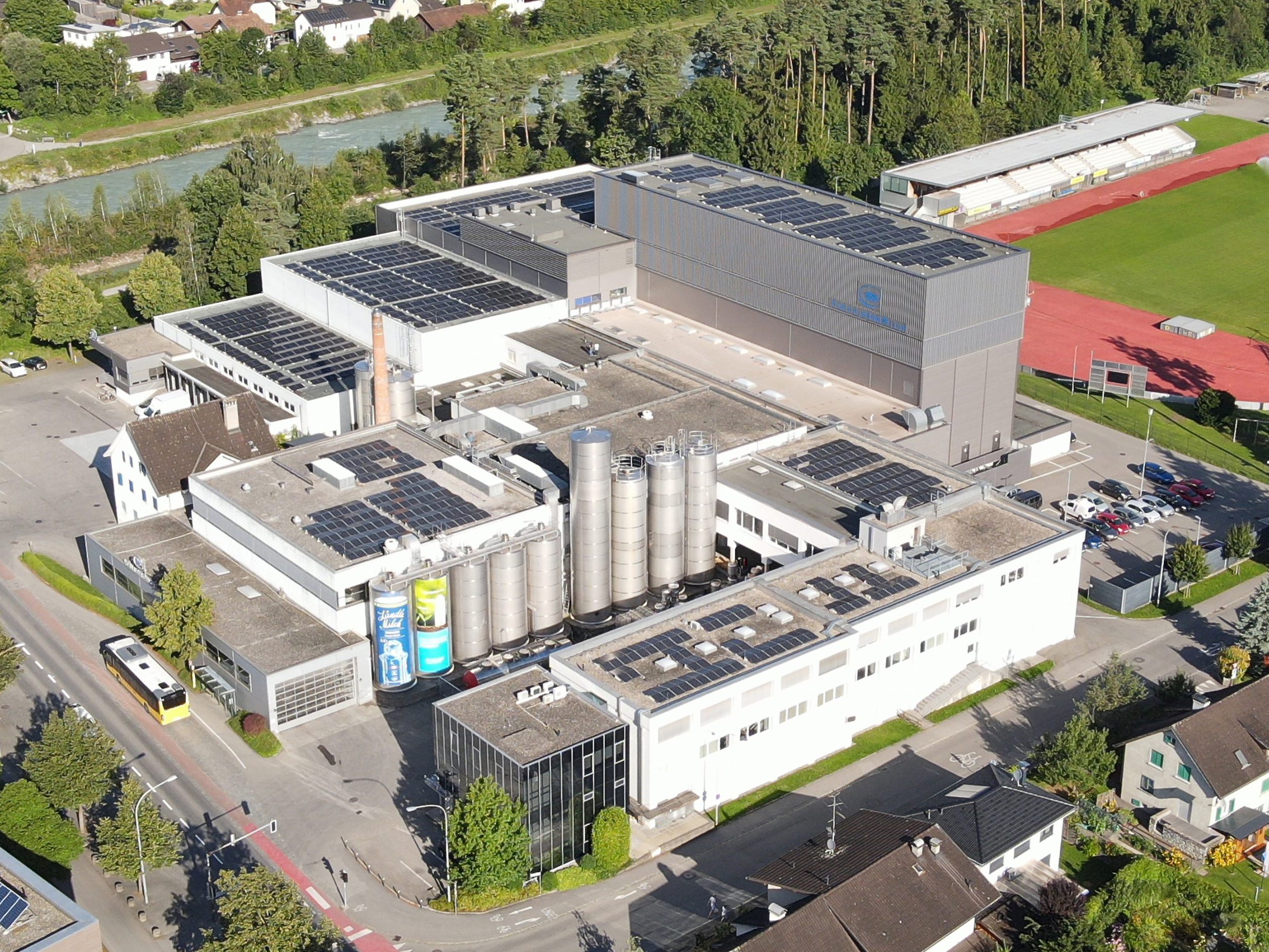 Das operative Geschäft der Vorarlberg Milch gehört jetzt - kartellrechtlich genehmigt - der NÖM AG. Das operative Geschäft der Vorarlberg Milch gehört jetzt - kartellrechtlich genehmigt - der NÖM AG.