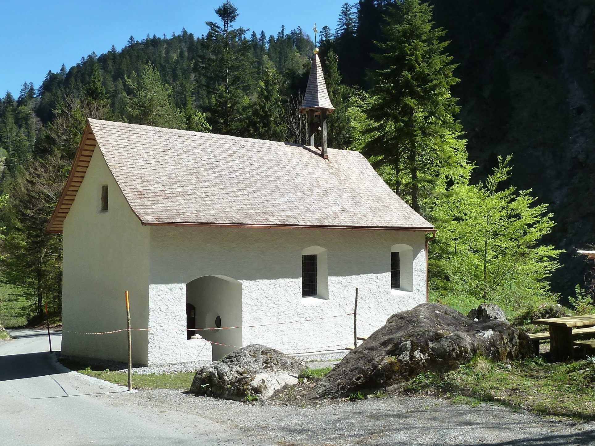 Die frisch renovierte Wallfahrtskirche Rosenkranzkönigin ist das Ziel der Wallfahrt Die frisch renovierte Wallfahrtskirche Rosenkranzkönigin ist das Ziel der Wallfahrt