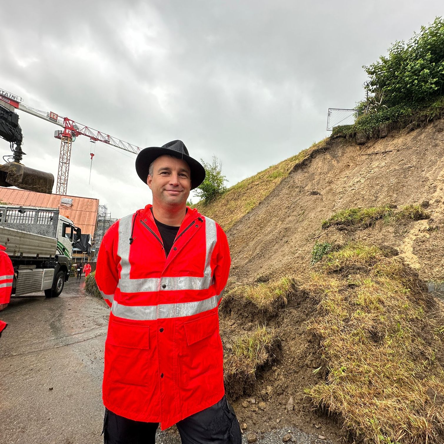 Feuerwehr Kommandant Johannes Batlogg weiß, was der Lakeside-Effekt mit dem Unwetter zu tun hat.