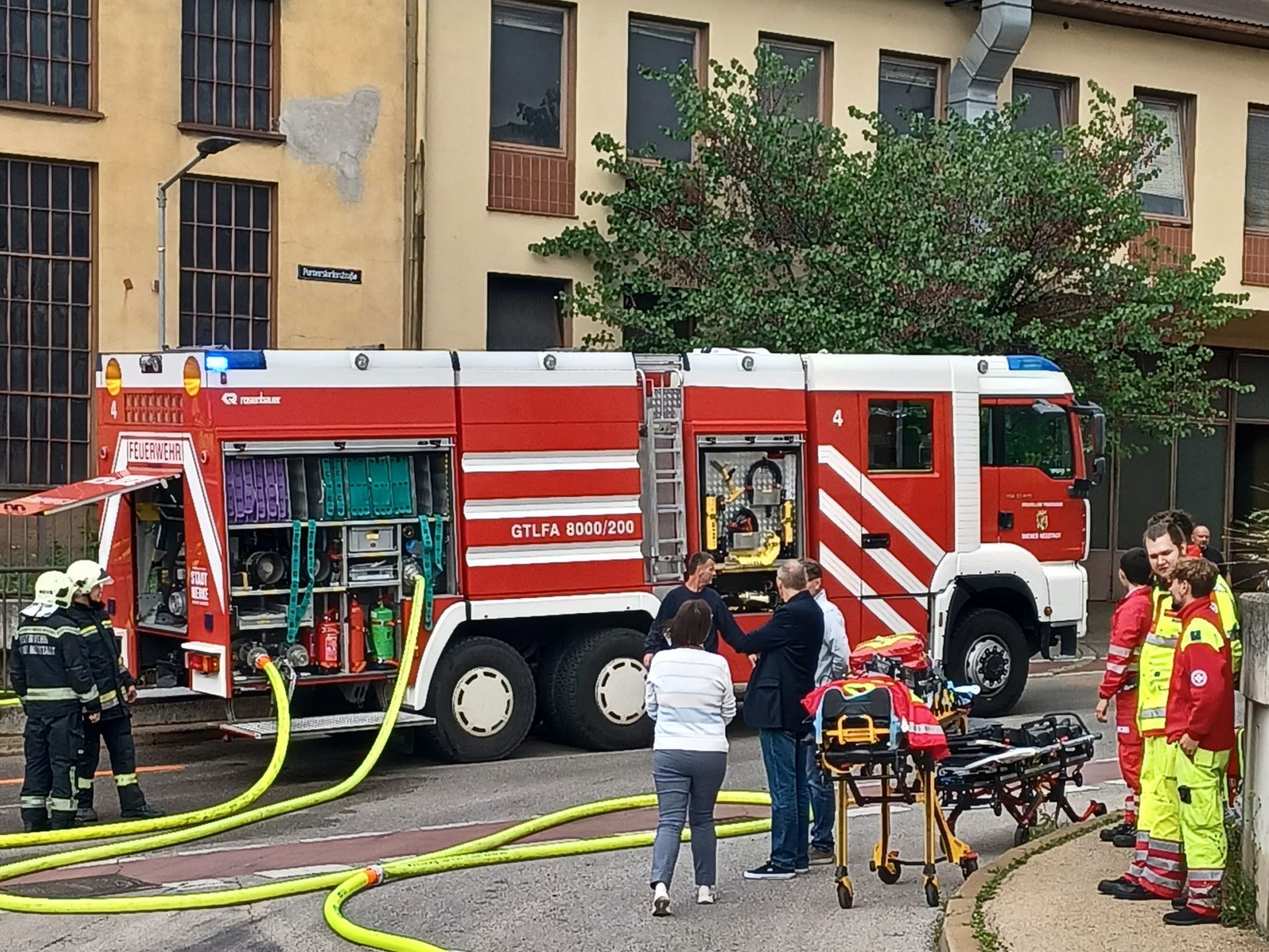 Der Brand in der Gießerei in Wiener Neustadt wurde rasch gelöscht. Der Brand in der Gießerei in Wiener Neustadt wurde rasch gelöscht.