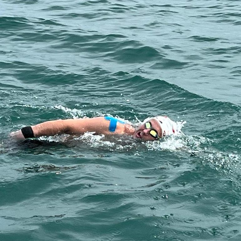 Bodensee-Durchquerung: Ex-Wasserball-Nationalspieler trotzt Strömung und Kälte