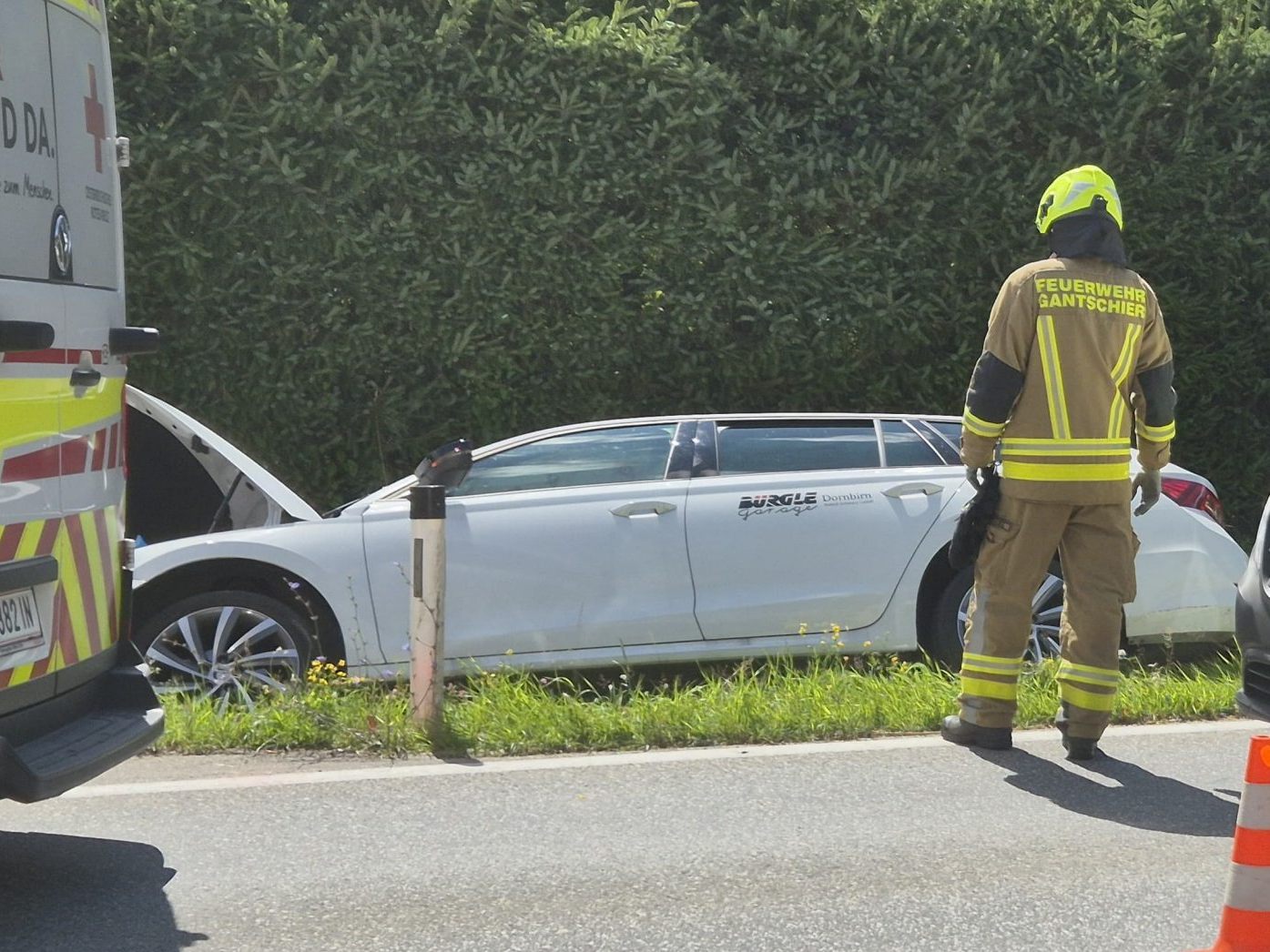 Auto landet im Graben – Lenker verletzt