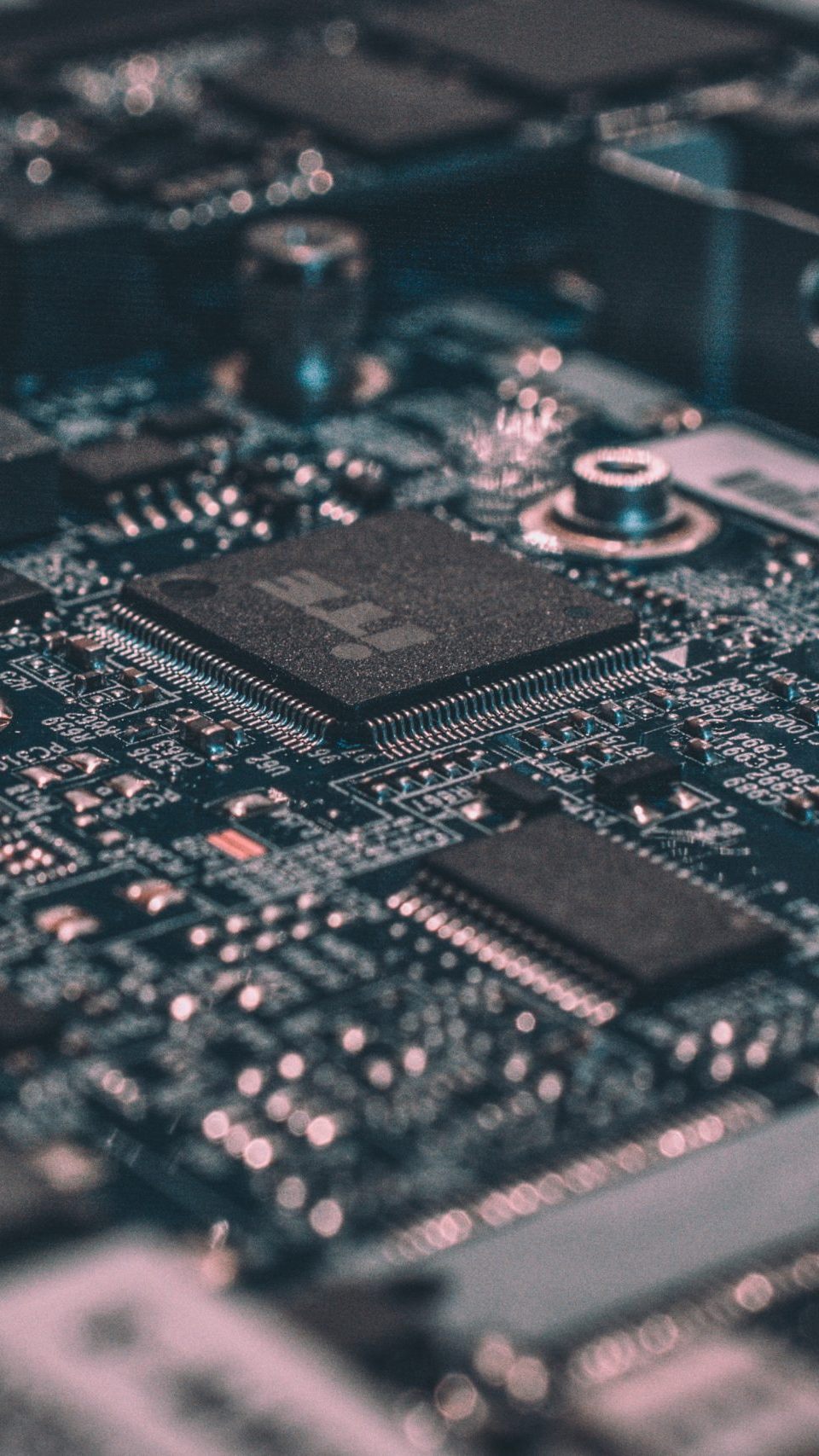 ASML meldet starke Auftragseingänge im Q2. Erfahren Sie, was das für die Halbleiterindustrie und Investoren bedeutet.