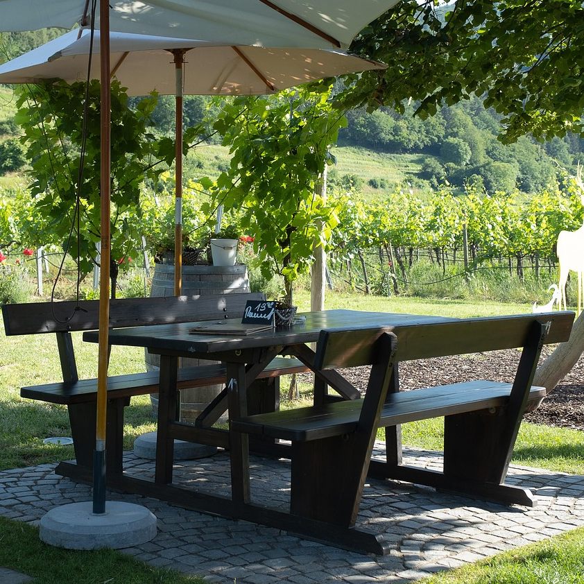 Wegen der Hitze bleiben Menschen Gasthäusern tagsüber eher fern.