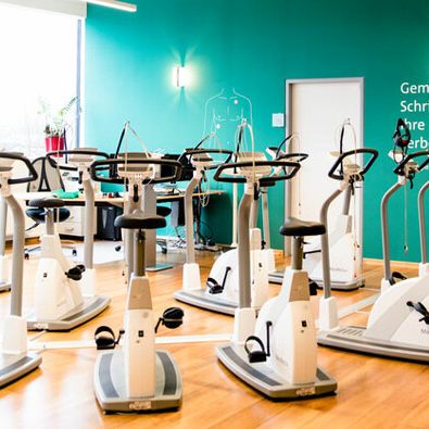 Viele Trainingsgeräte von MedReha bleiben derzeit ungenutzt - die Kosten laufen aber weiter.